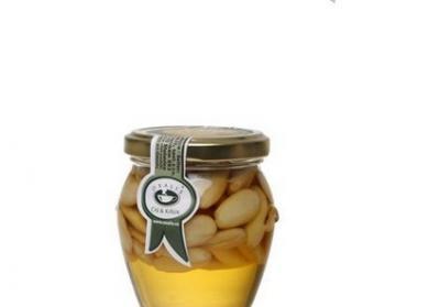 Medová pochoutka s mandlemi 210 g